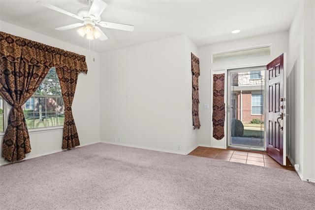 Building Photo - 2725 Hyde Park Dr