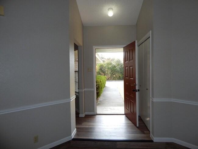 Building Photo - 4505 River Oaks Dr