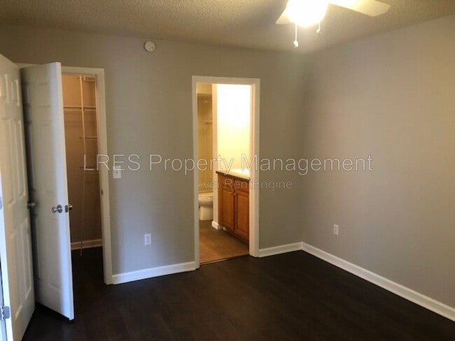 Building Photo - 1406 Northlake Dr