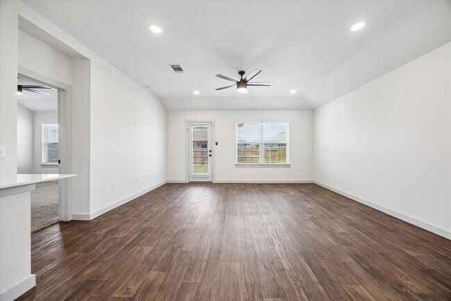 Building Photo - 105 Krause Spgs Dr