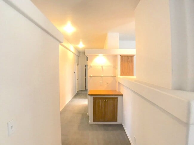 Building Photo - Jemez Mountains 3 bedroom with an open layout and large living areas and kitchen.