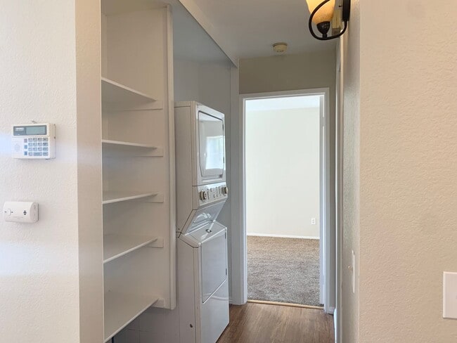 Building Photo - Fashion Hills 2 bedroom, 2 bath with 2 car garage!