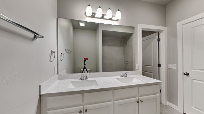 Building Photo - 4 Bedroom 2 Bathroom 2 Car Garage Home in Oakdale School District