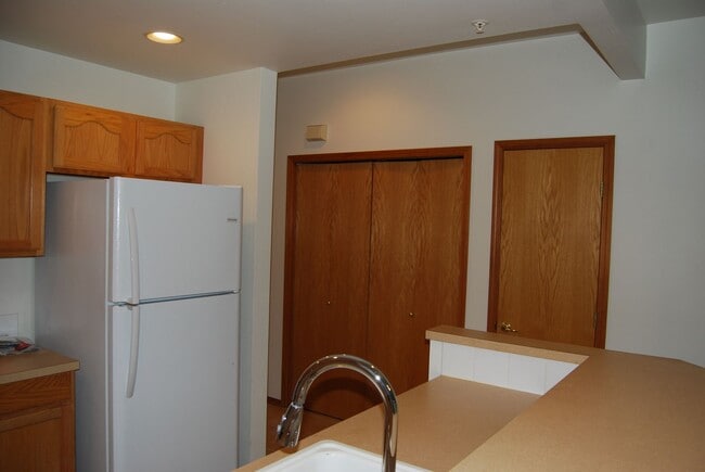 Building Photo - Spacious 2 bedroom 2.5 Bath Townhome in Auburn