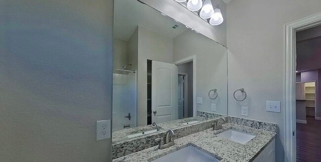 Building Photo - Move-In Ready 4-Bedroom Home with Timeless Appeal