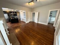 Building Photo - 3 bedroom 1.5 bath one block from Franklin Conservatory