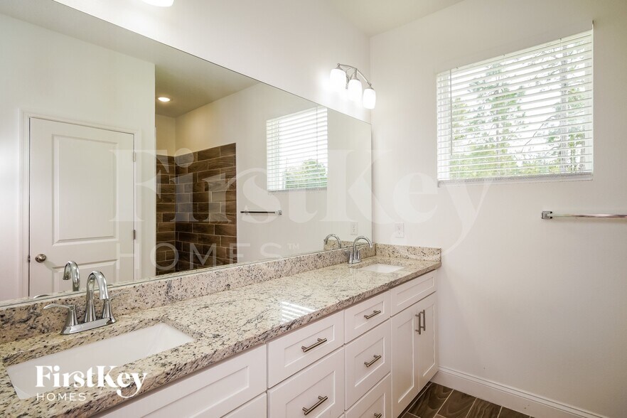 Building Photo - 201 Spoonbill Ln