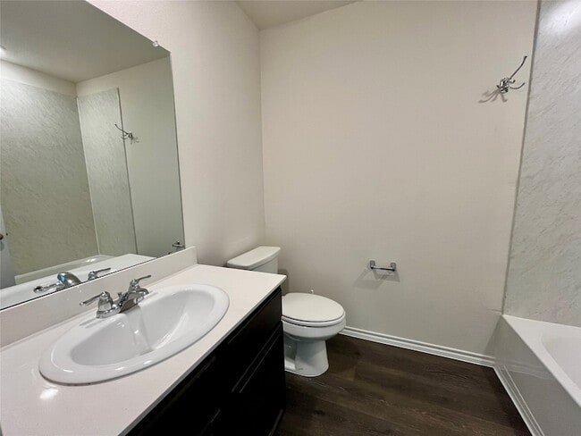Building Photo - 2304 Lattimore St