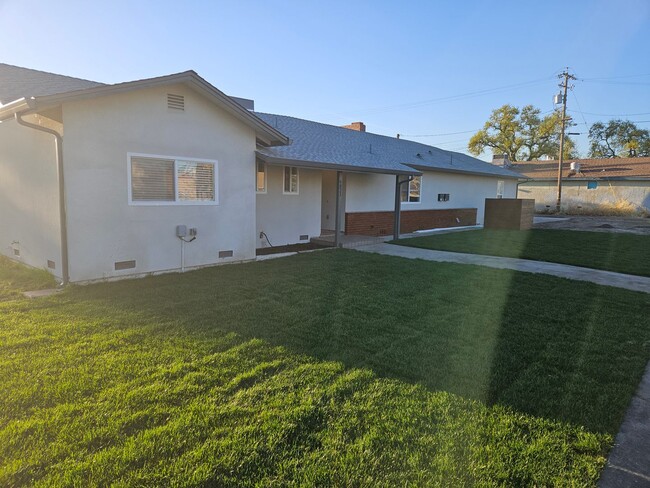Primary Photo - Large 3 bedroom 2 bath