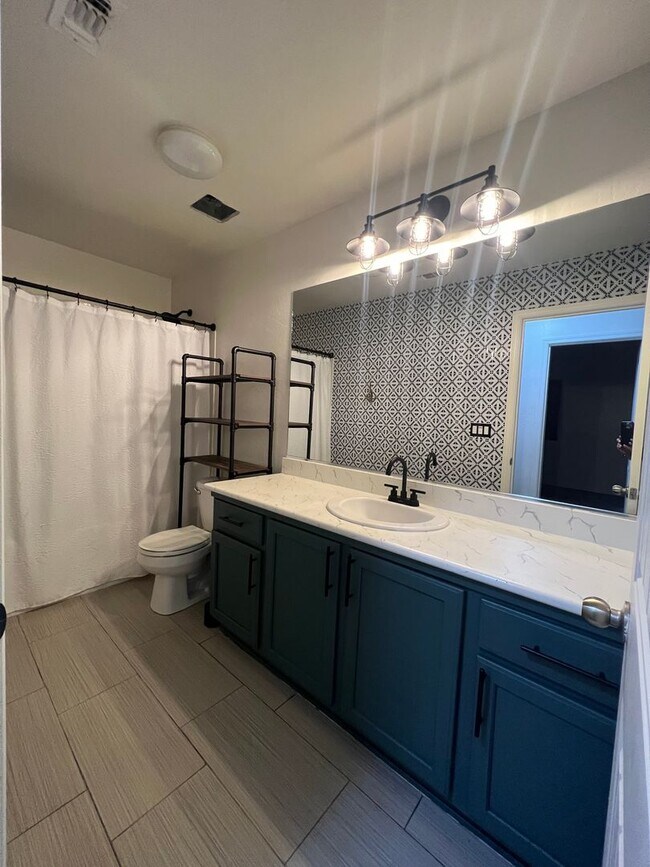 Building Photo - Beautiful  4-bedroom, 2-bathroom home in Fresno with Solar