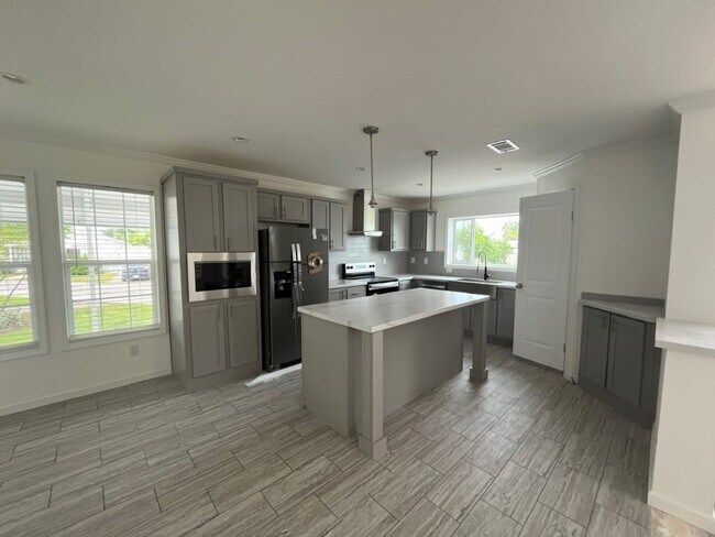 Building Photo - 24 Eland Dr