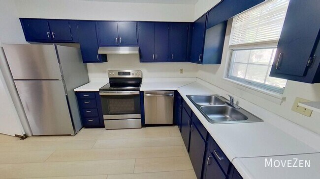 Building Photo - 5805 Nottoway Ct