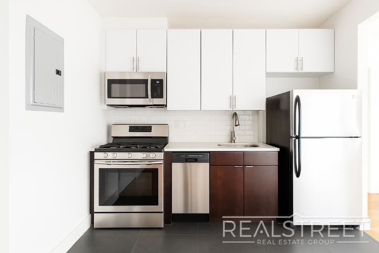 Building Photo - LUXURY 2 Bed in Queens!