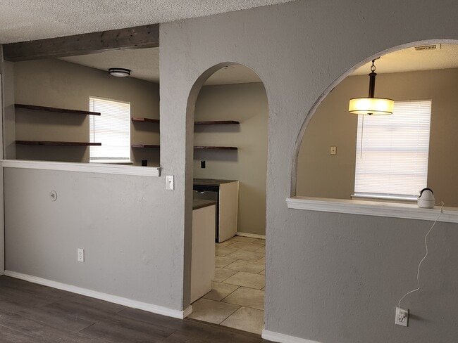 Building Photo - 4113 Bonaparte Blvd