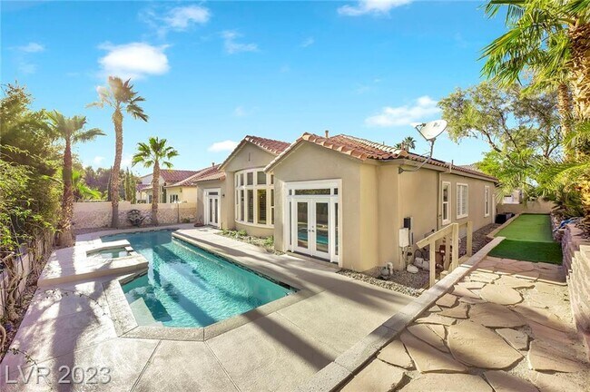 Pool-Putting Green - 2793 Bellini Dr