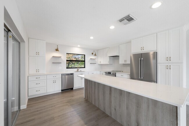 Building Photo - 4003 S Indian River Dr