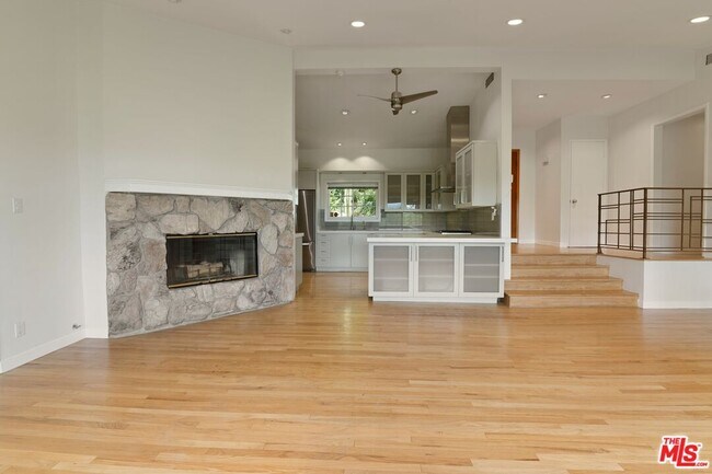 Building Photo - 13463 Rand Dr