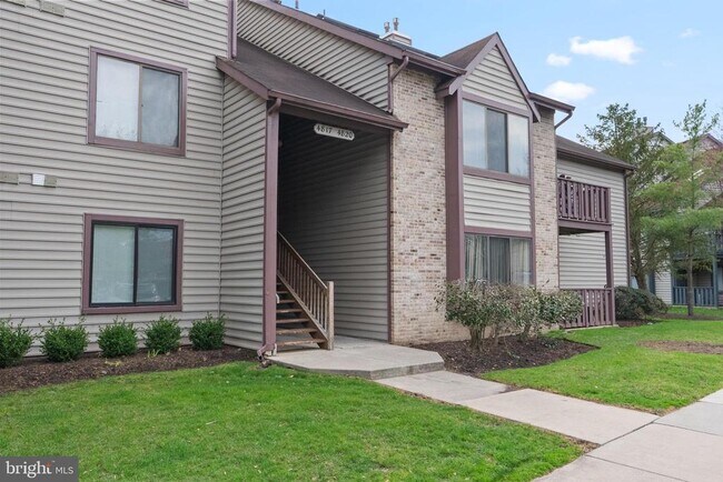 Building Photo - 4820B Aberdeen Dr