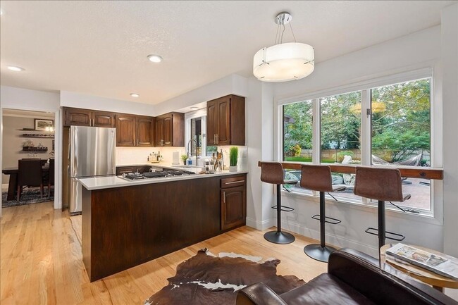 Building Photo - Luxury 5-Bedroom Home with Pool, Hot Tub &...