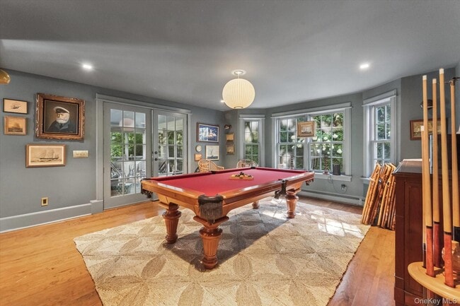 Building Photo - 20 Quogue St