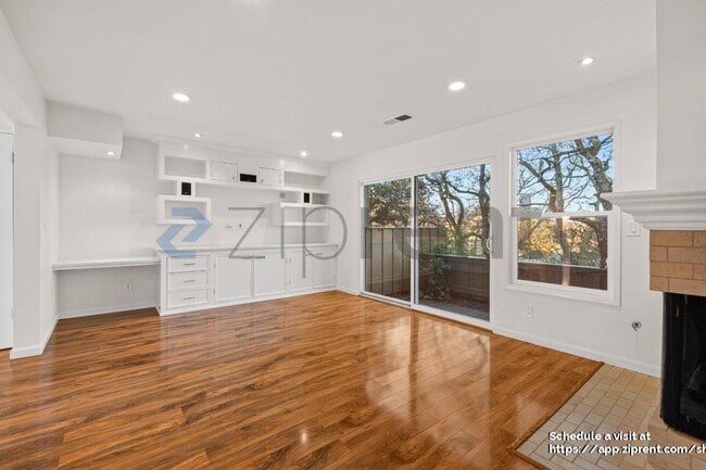 Building Photo - 5 Oak Crest Ct