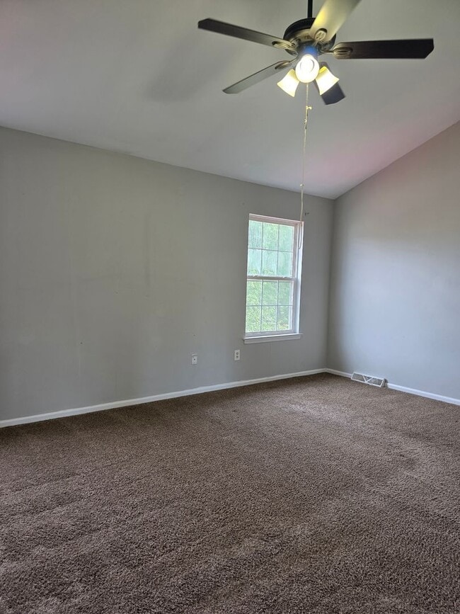 Building Photo - Townhouse in Newark/Bear Area