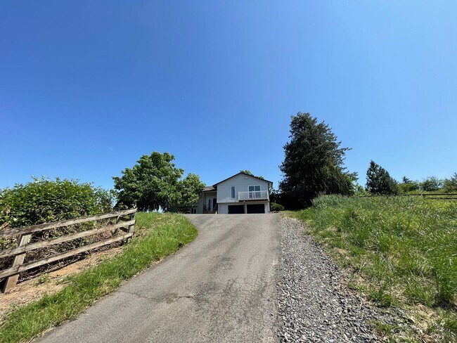 Building Photo - Private Valley Remodeled Home In Damascus 3Bd/2.5Ba with Basement!!! Beautiful Deck with Amazing ...