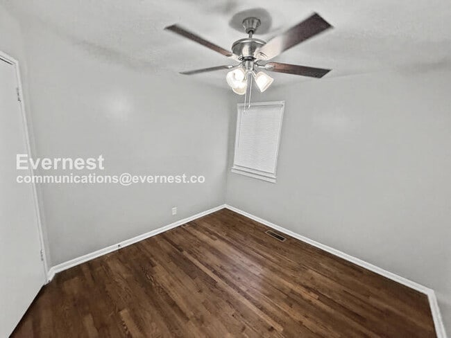 Building Photo - 3056 Highland Dr