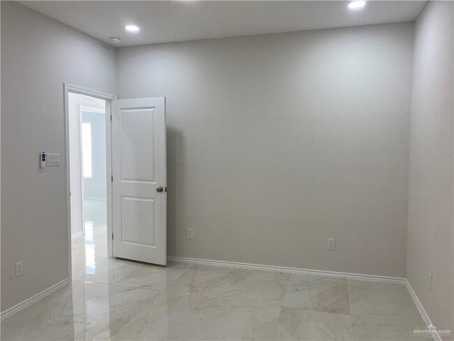 Building Photo - 17 Toni Ln