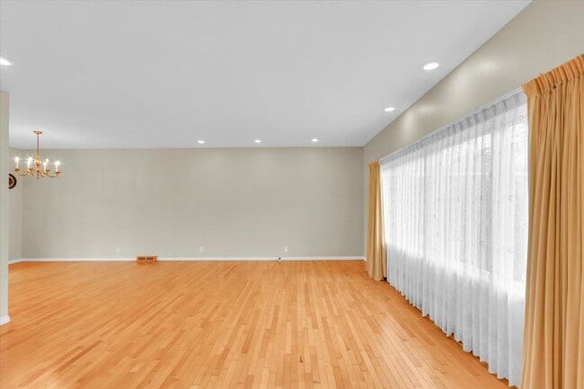 Building Photo - 1803 Golfview Dr