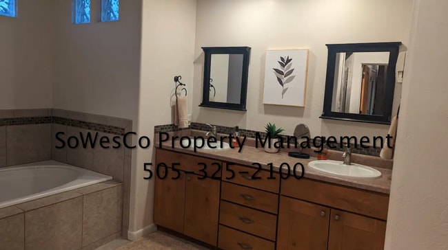 Building Photo - Beautifully Furnished Home on 2.5 acres