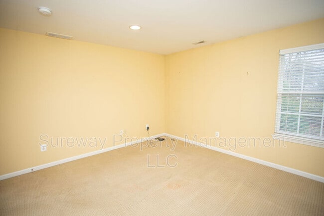 Building Photo - 42 Tudor Ct