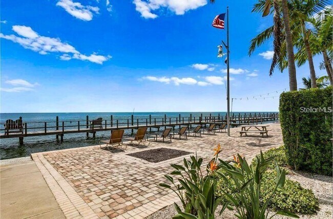 Building Photo - 3873 Pompano Dr SE