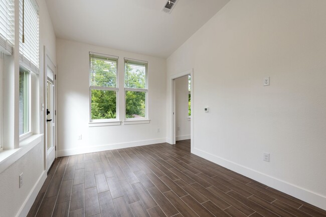 Building Photo - BRAND NEW: Rosedale 2 BR / 1 BA Garage Apt...