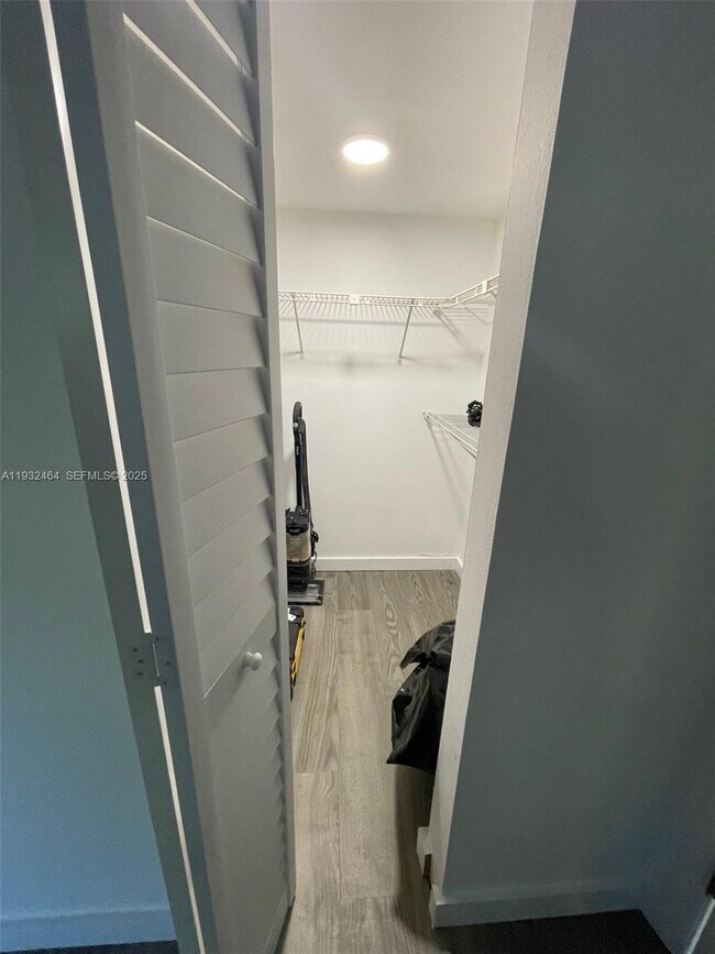 Building Photo - 7800 S Colony Cir