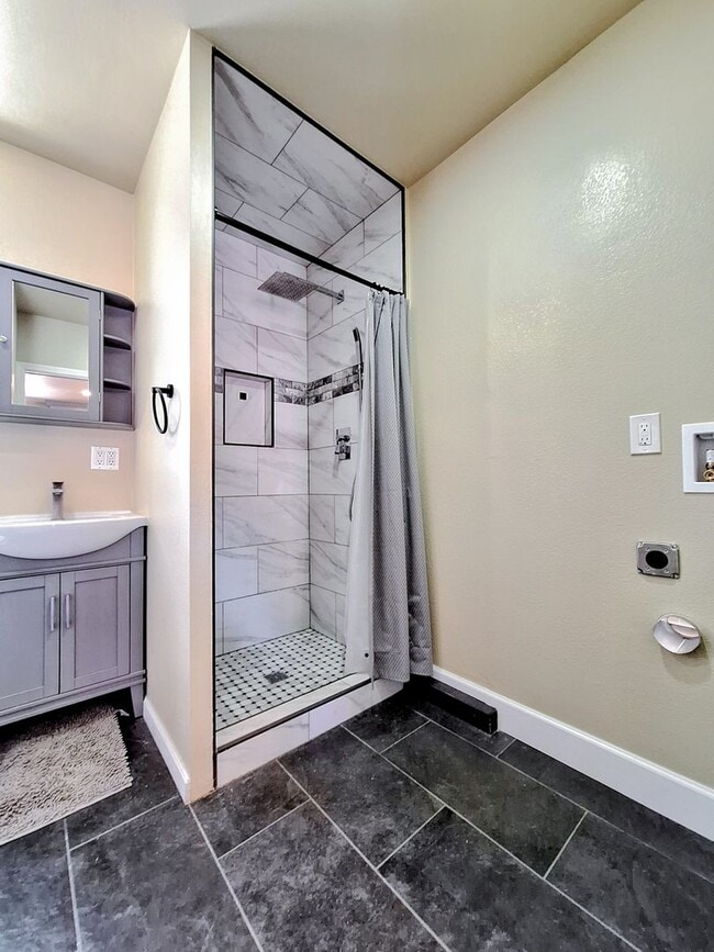 Building Photo - 682 S Genevieve Ln