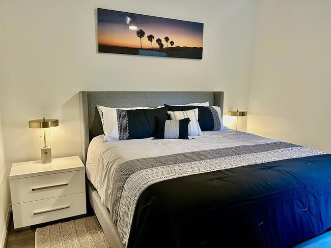 Building Photo - 1203 Town Center Dr