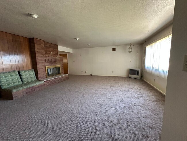 Building Photo - 5842 Henley Rd