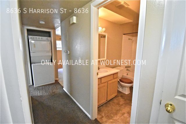 Building Photo - Adorable 2 Bed Sandy Condo! No Deposit Opt...