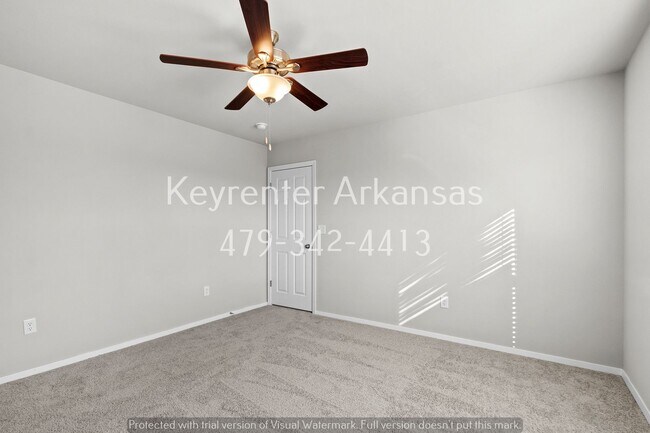 Building Photo - 811 E Sparrow Cir