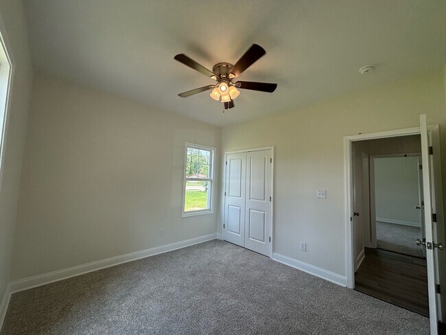 Building Photo - 645 Glensford Dr
