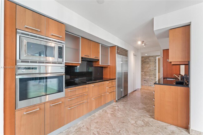 Building Photo - 1331 Brickell Bay Dr