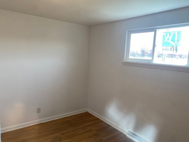 Building Photo - 2516 W Newman Pkwy