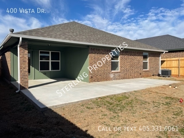 Building Photo - 400 Vista Dr