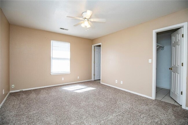 Building Photo - 303 NW Abbey Pl