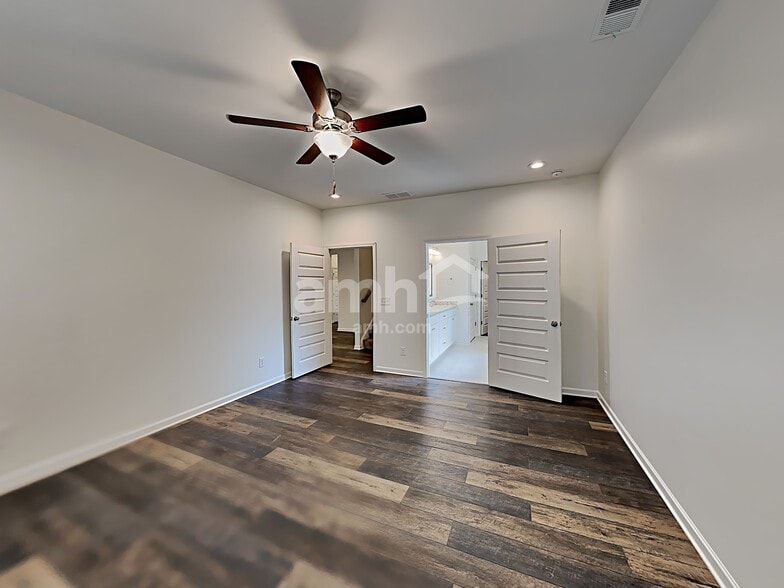 Building Photo - 260 Deodar Ln