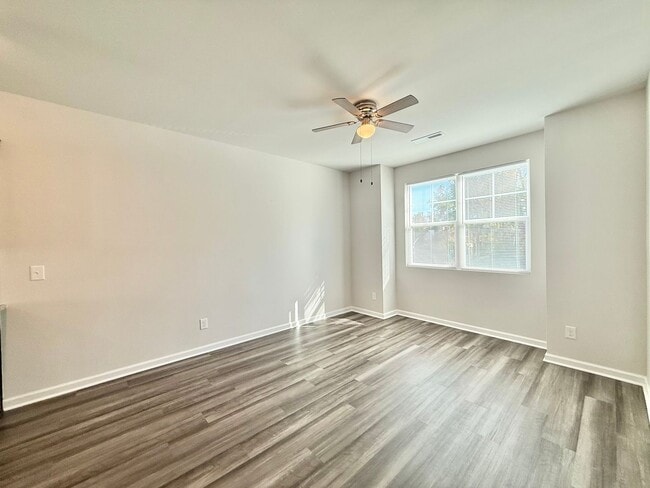Building Photo - **OFFERING RENT PROMOTION FOR FIRST 6 MONTHS, WAIVED APPLICATION FEES & $200 MOVE IN PROMOTION** ...