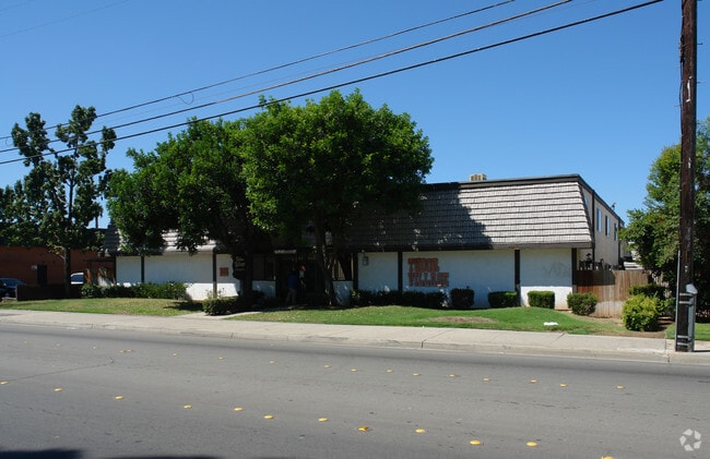 Building Photo - Tudor Village