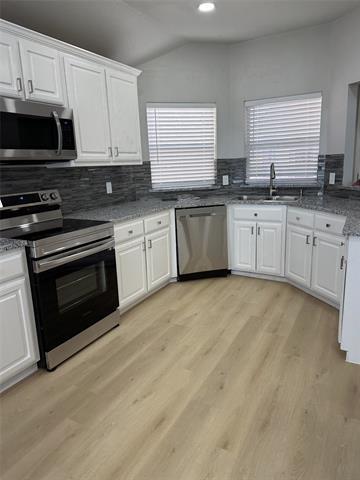 Building Photo - 3160 Delaford Dr