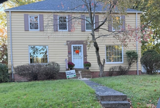 Building Photo - 874 Ravine Dr